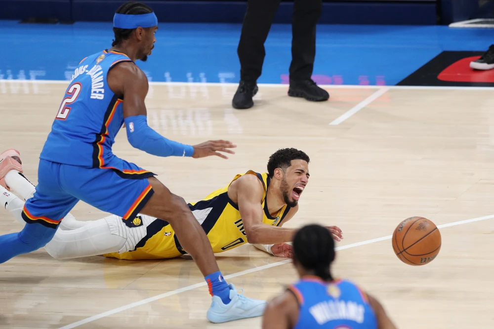 Nyota wa Indiana Pacers, Tyrese Haliburton alidondoka na kuumia Achile eneo la nyuma la kifundo cha mguu katika robo ya kwanza ya mchezo. Anaukosa ubingwa wa fainali za NBA 2025.