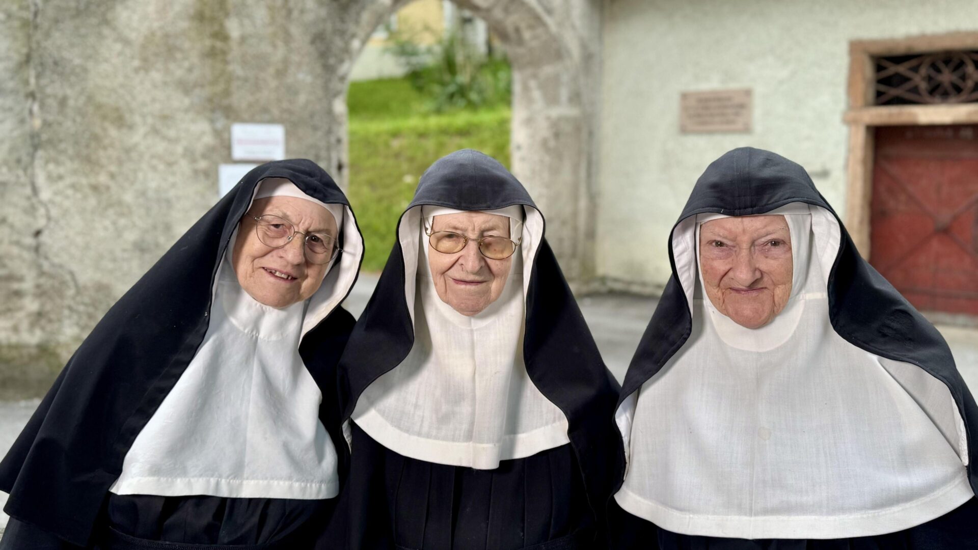Sister Bernadette, Sister Regina na Sister Rita wa Austria